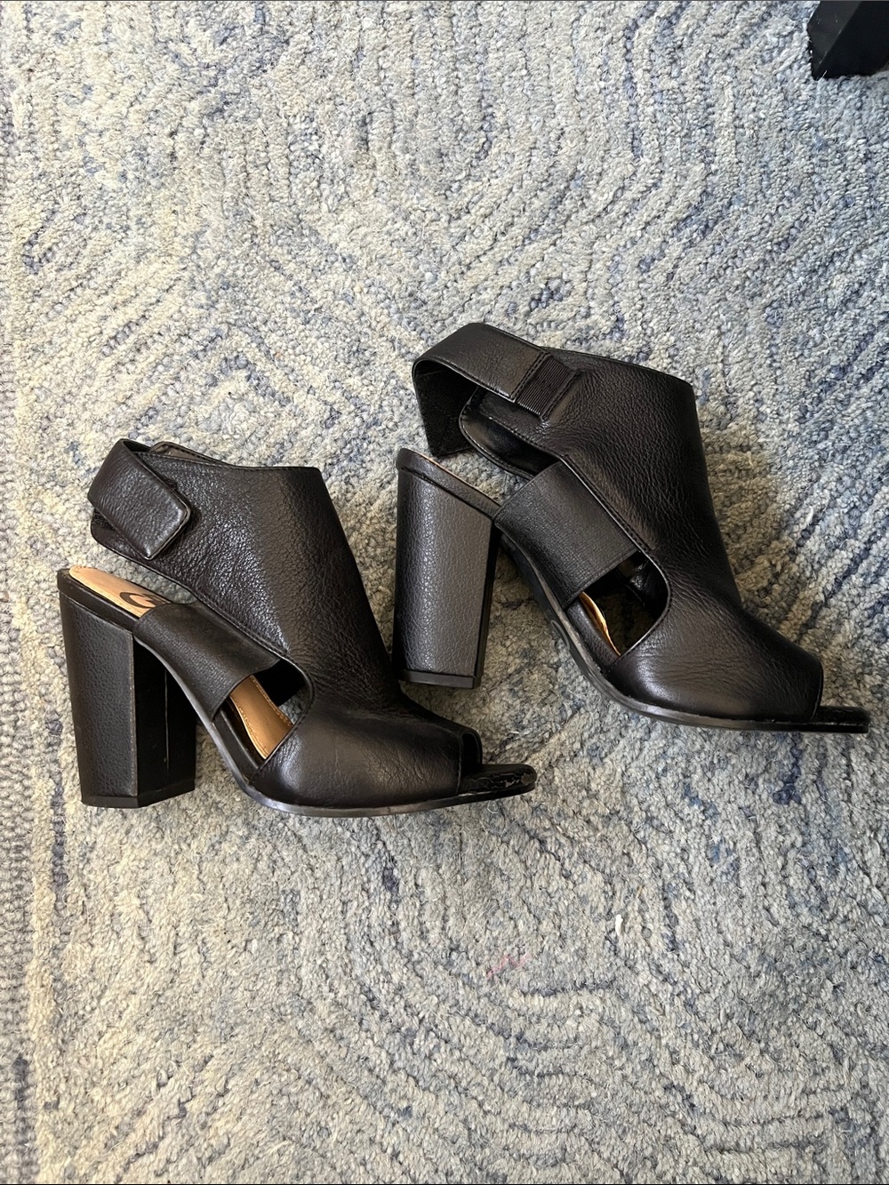 Gianni Bini - First Chance Black Open-Toe Block Heel Sandals